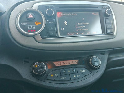 Toyota Yaris 1.D-4D 5 porte Active (9)