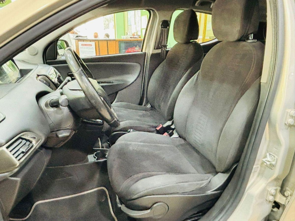Lancia Ypsilon 0.9 TwinAir 85 CV 5 porte Metano Ecochic Elefantino (11)