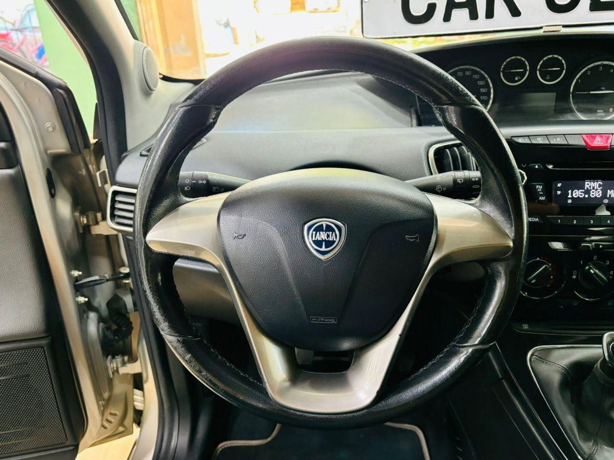 Lancia Ypsilon 0.9 TwinAir 85 CV 5 porte Metano Ecochic Elefantino (15)