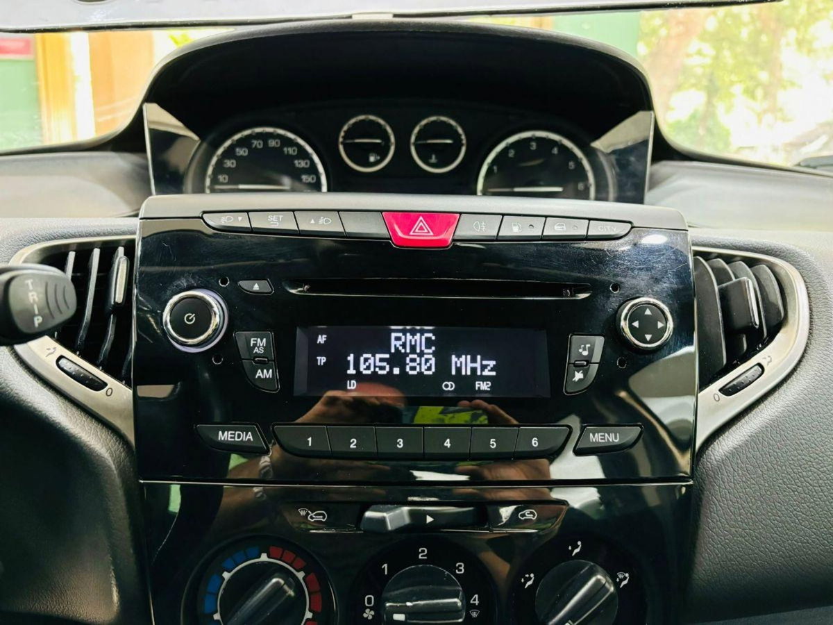 Lancia Ypsilon 0.9 TwinAir 85 CV 5 porte Metano Ecochic Elefantino (17)