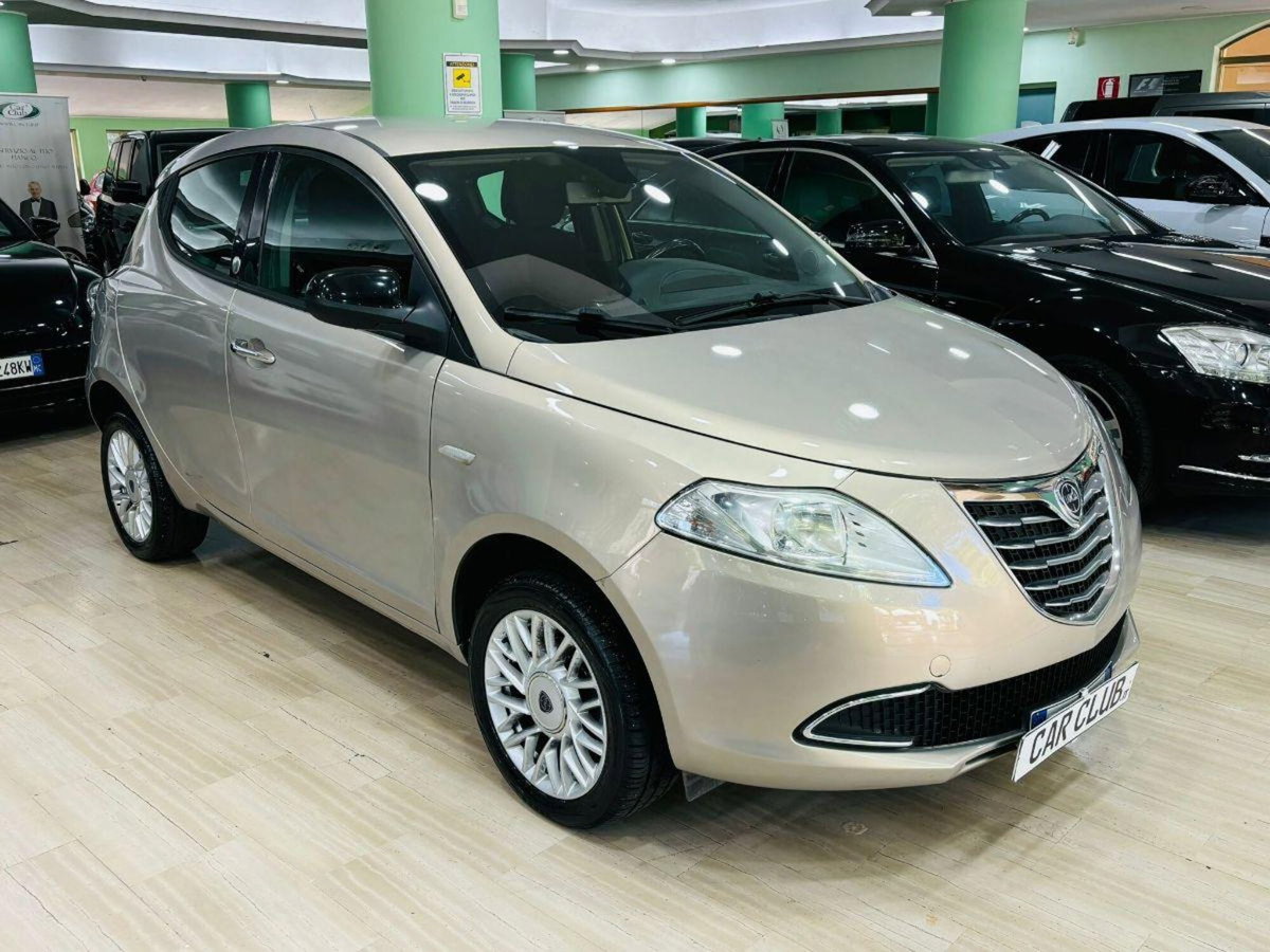 Lancia Ypsilon 0.9 TwinAir 85 CV 5 porte Metano Ecochic Elefantino (3)