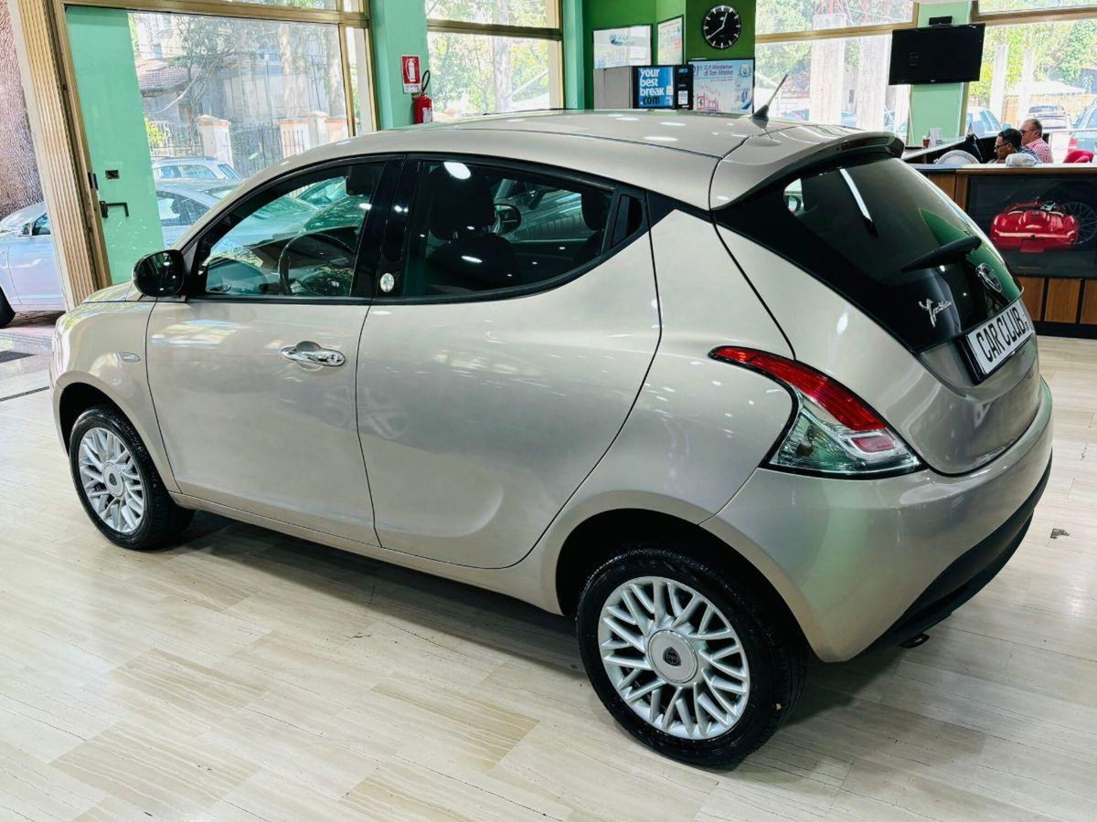Lancia Ypsilon 0.9 TwinAir 85 CV 5 porte Metano Ecochic Elefantino (6)
