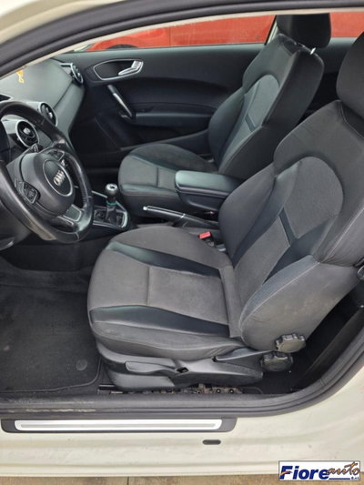 Audi A1 1.6 TDI 105 CV Attraction (13)