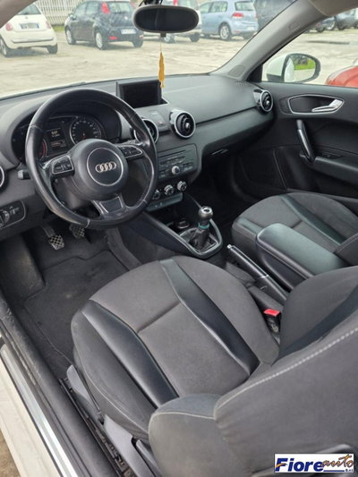 Audi A1 1.6 TDI 105 CV Attraction (14)