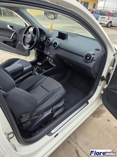 Audi A1 1.6 TDI 105 CV Attraction (19)