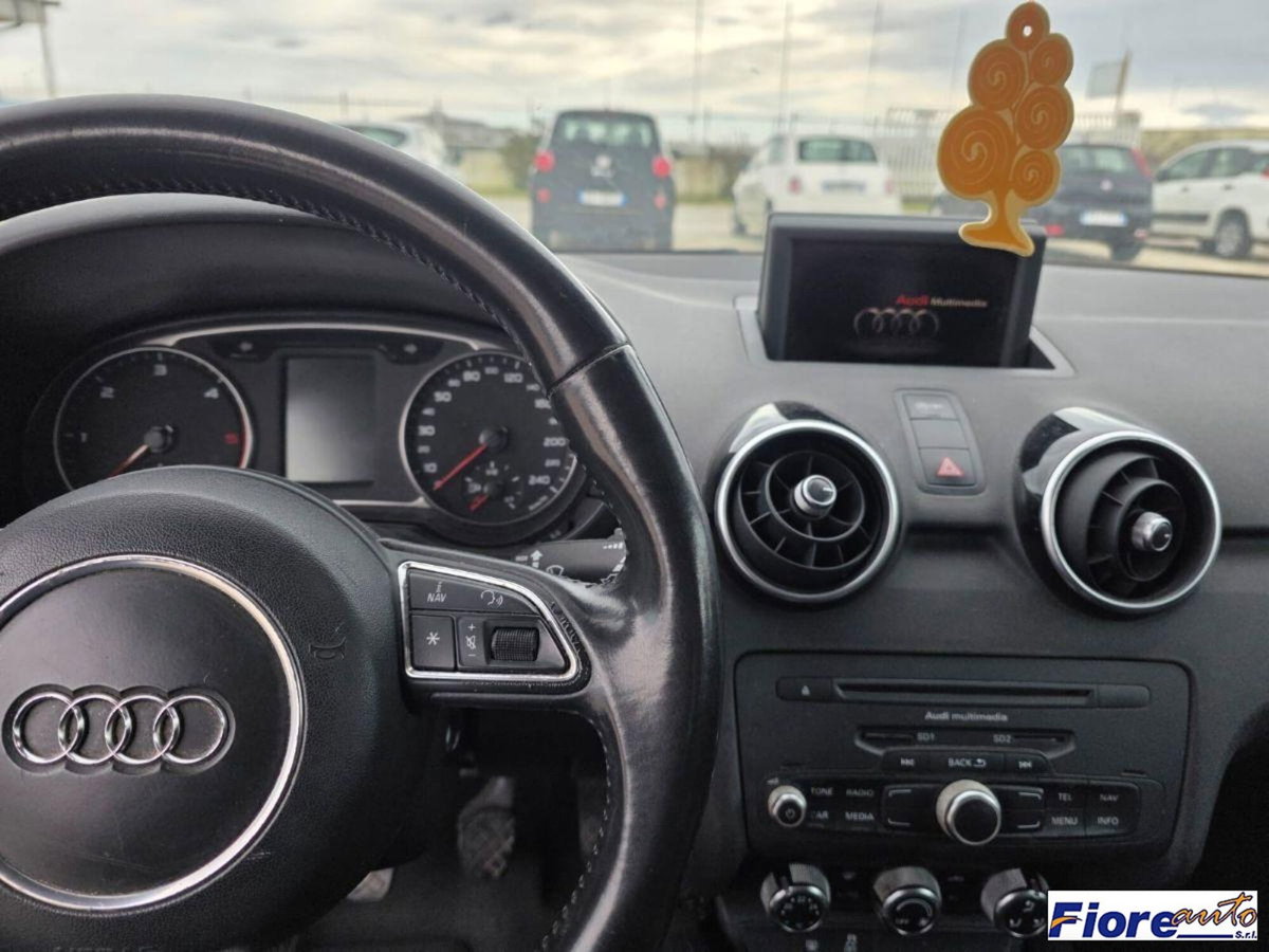 Audi A1 1.6 TDI 105 CV Attraction (20)
