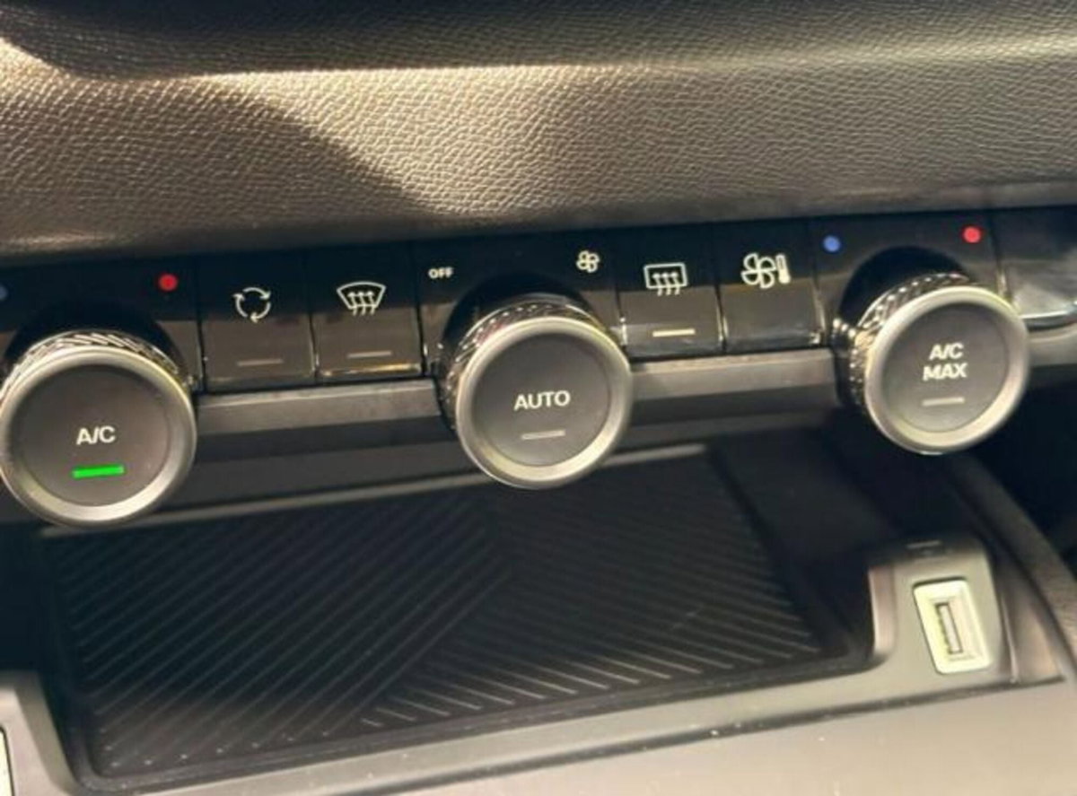 Citroen C4 1.2 hybrid Plus 145cv e-dcs6 (8)