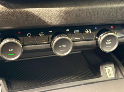 Citroen C4 1.2 hybrid Plus 145cv e-dcs6 (8)