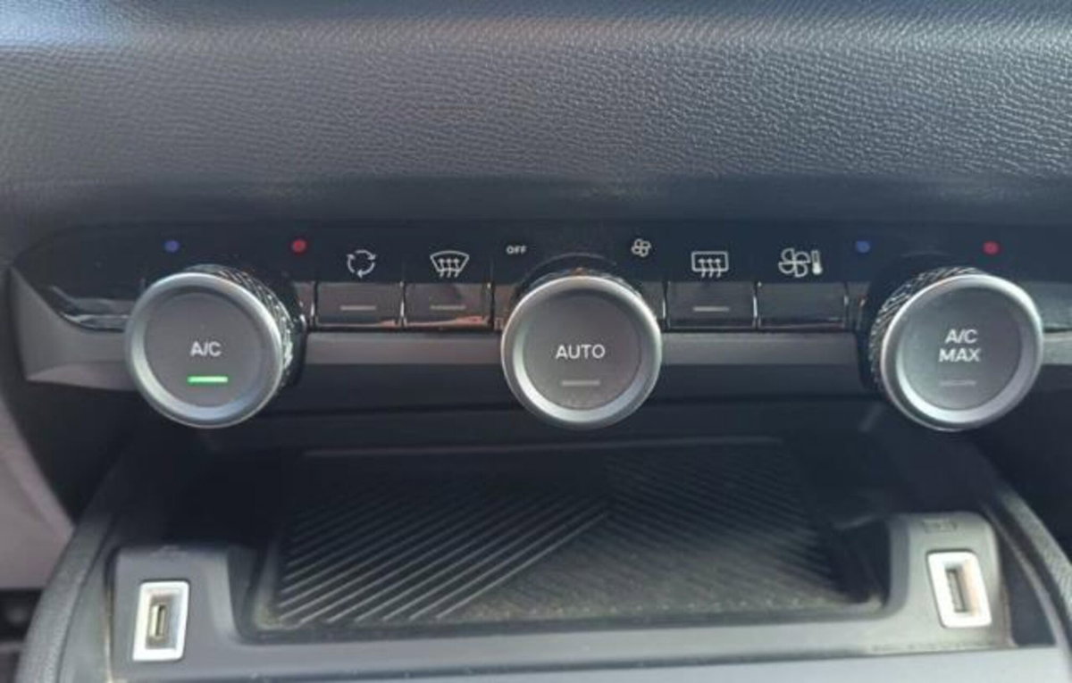 Citroen C4 1.2 hybrid Plus 145cv e-dcs6 (11)
