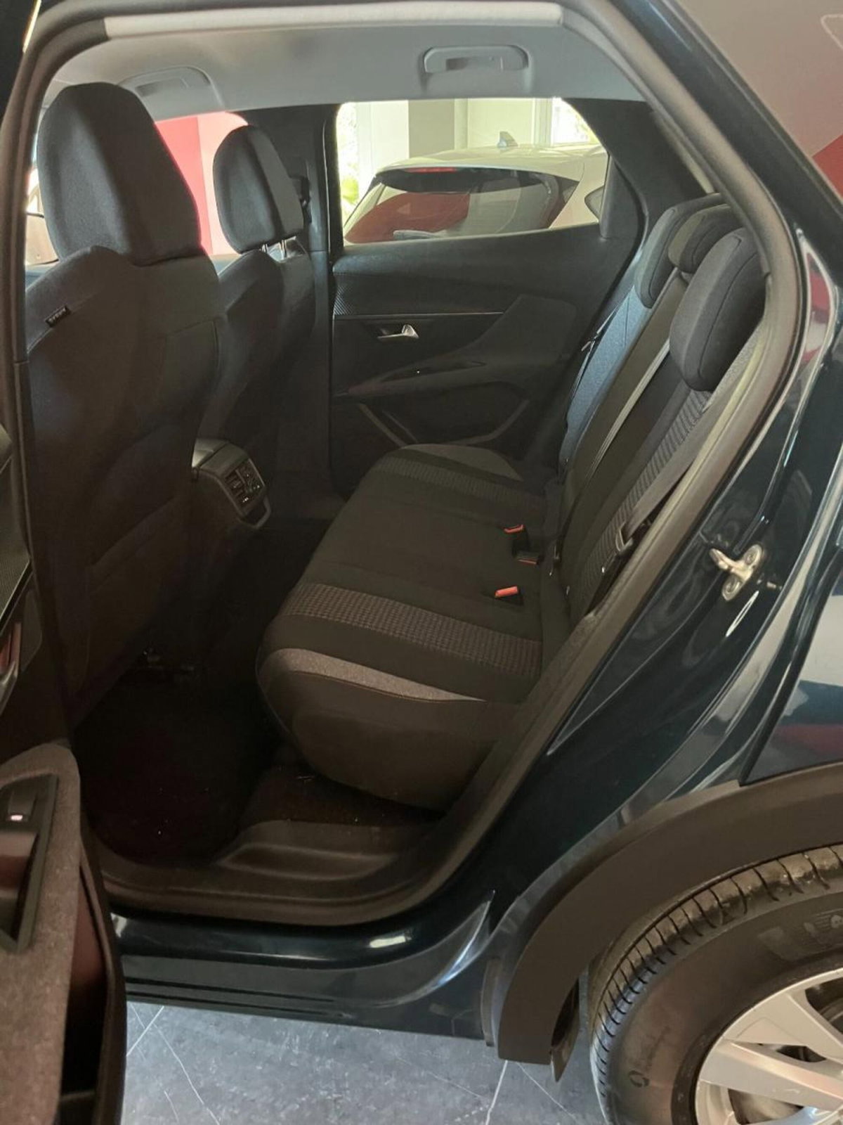Peugeot 3008 BlueHDi 130 S&S EAT8 Active Business (11)