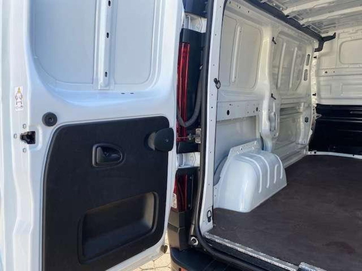 Renault Trafic Furgone van T29 2.0 blue dci 170cv L1H1 eag9 (7)