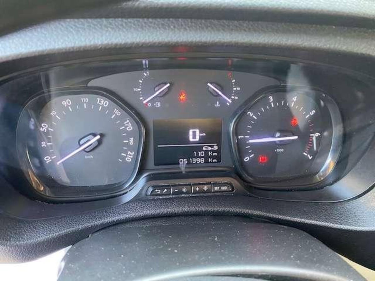 Peugeot Traveller BlueHDi 120 S&S EAT8 Long Business (9)