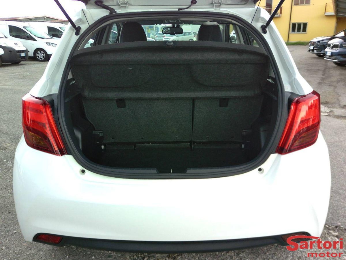 Toyota Yaris 1.D-4D 5 porte (10)