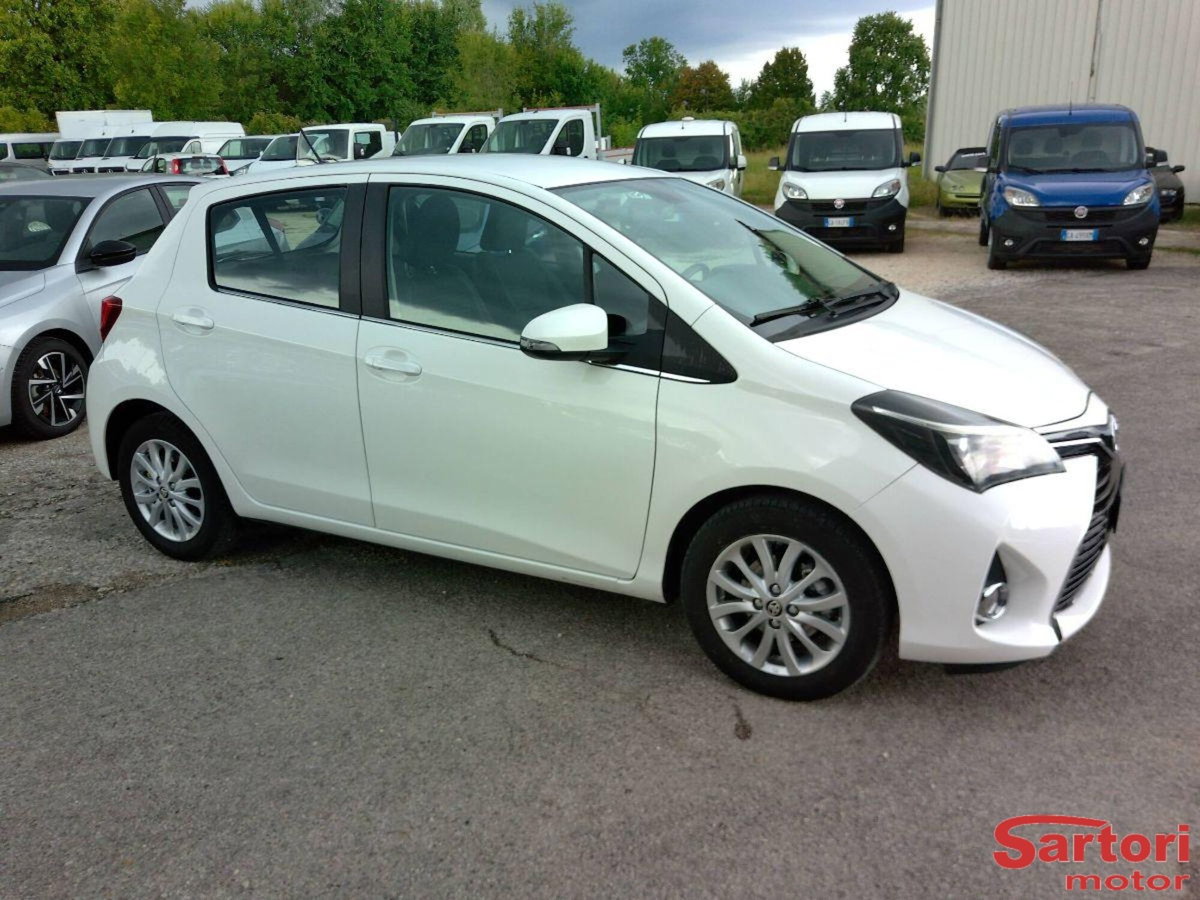 Toyota Yaris 1.D-4D 5 porte (2)