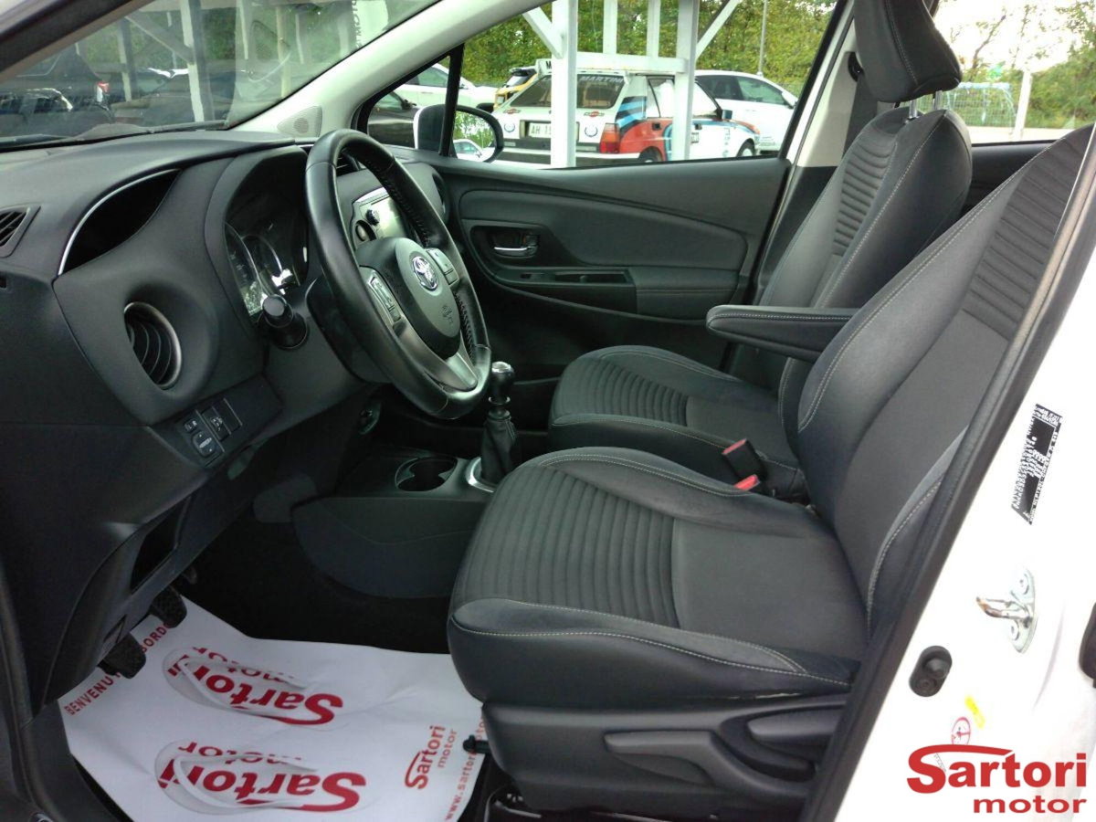 Toyota Yaris 1.D-4D 5 porte (5)