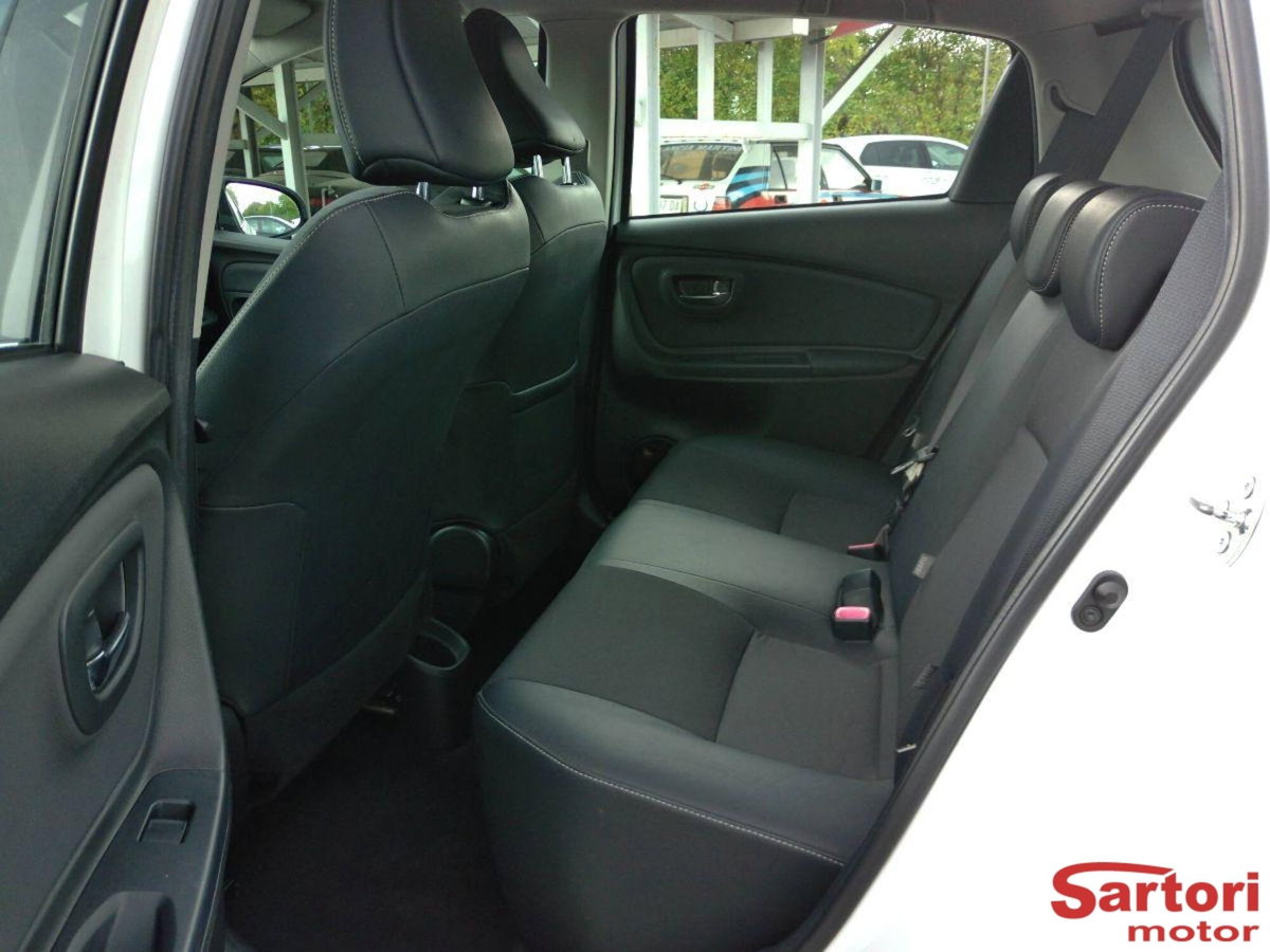 Toyota Yaris 1.D-4D 5 porte (8)