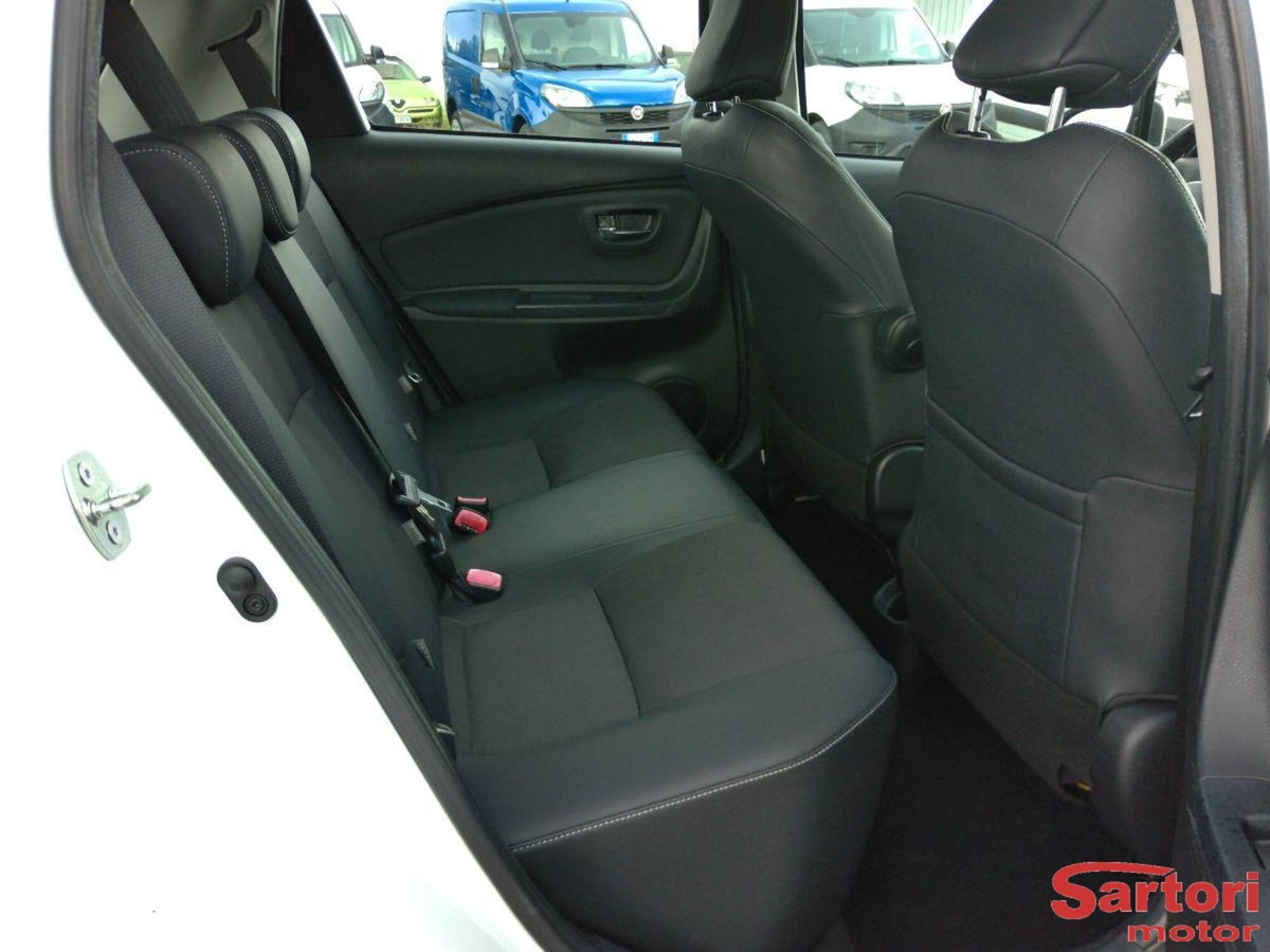 Toyota Yaris 1.D-4D 5 porte (9)