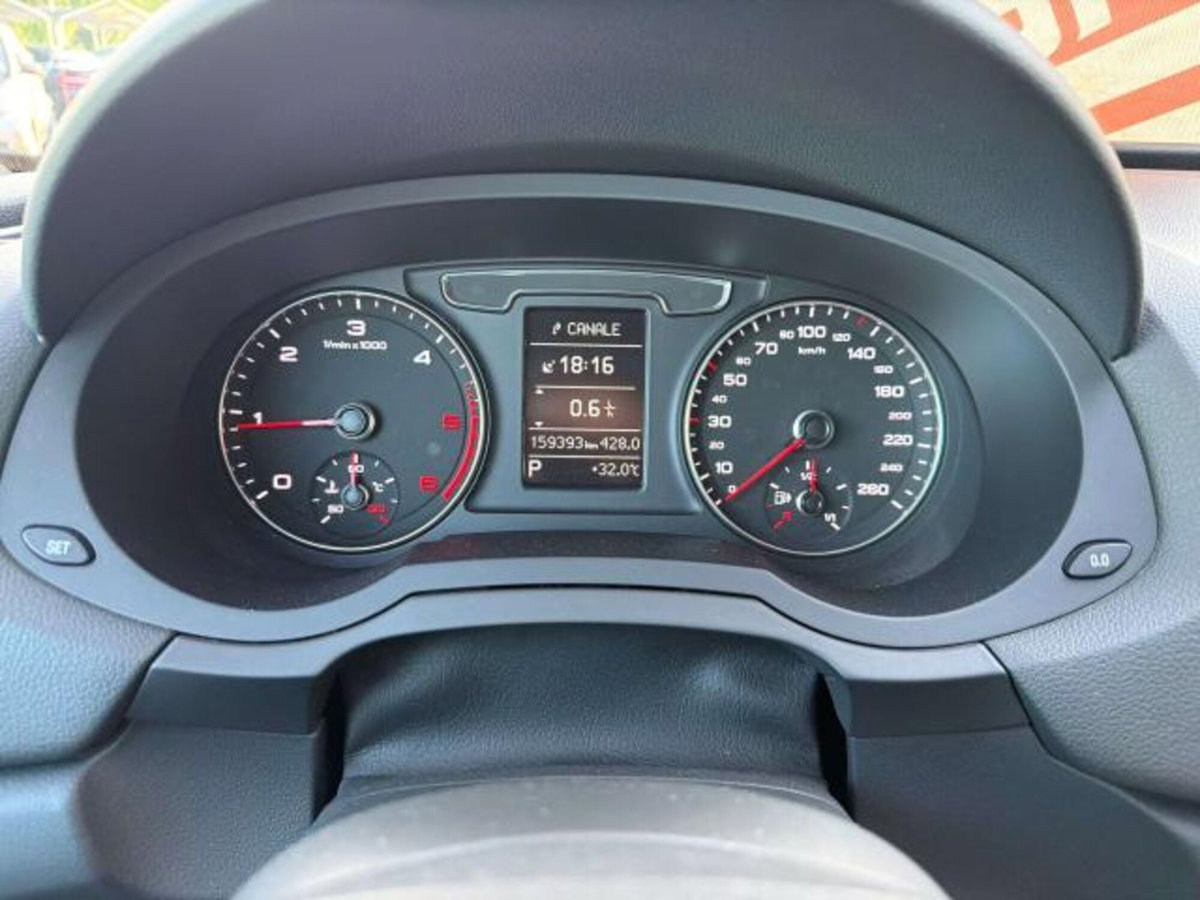 Audi Q3 2.0 TDI 150 CV quattro (12)