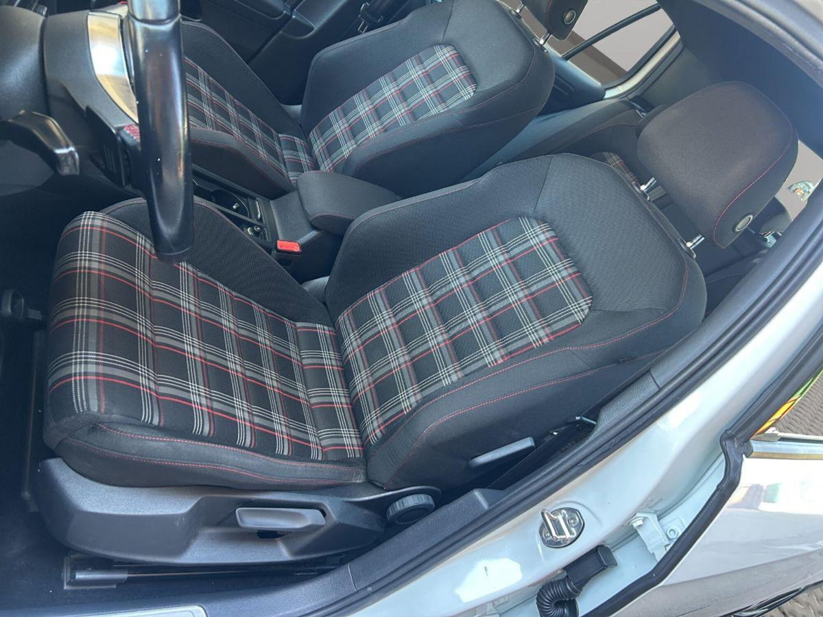 Volkswagen Golf GTI Performance 2.0 245 CV TSI DSG 5p. BMT (13)