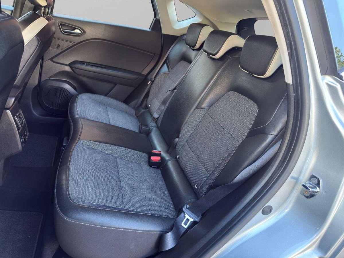 Renault Captur Plug-in Hybrid E-Tech 160 CV Techno (13)