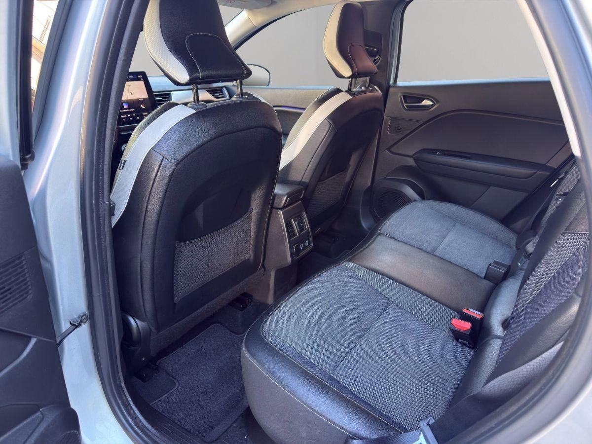 Renault Captur Plug-in Hybrid E-Tech 160 CV Techno (14)