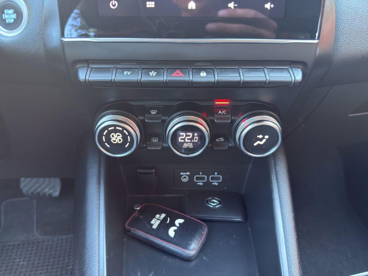 Renault Captur Plug-in Hybrid E-Tech 160 CV Techno (18)