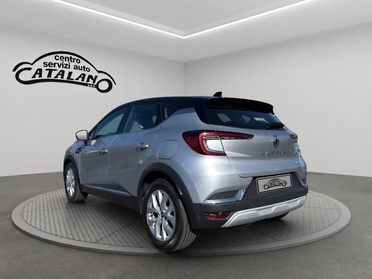 Renault Captur Plug-in Hybrid E-Tech 160 CV Techno (3)