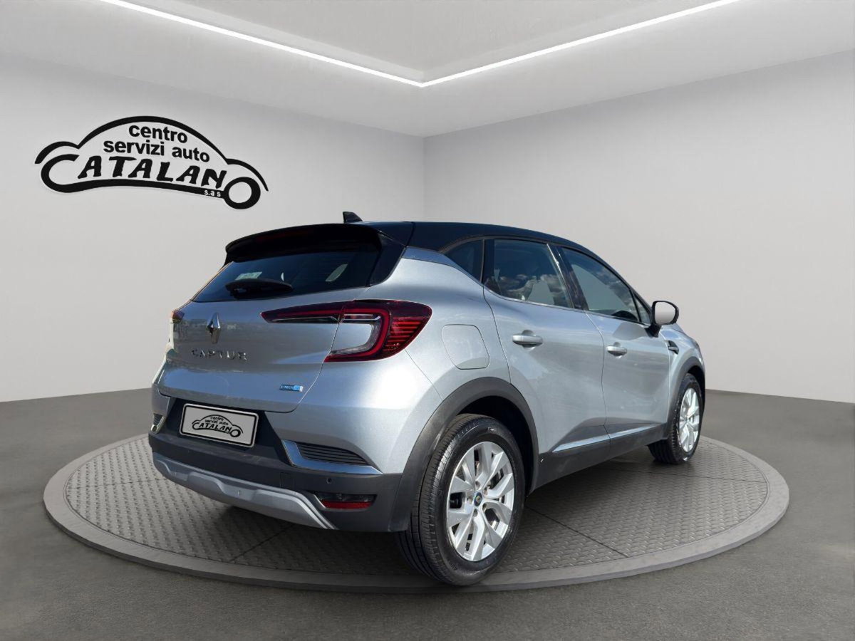 Renault Captur Plug-in Hybrid E-Tech 160 CV Techno (5)