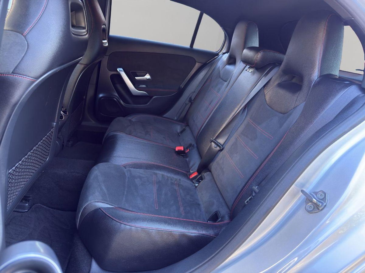 Mercedes-Benz Classe A Sedan 180 d Automatic 4p. Premium (13)
