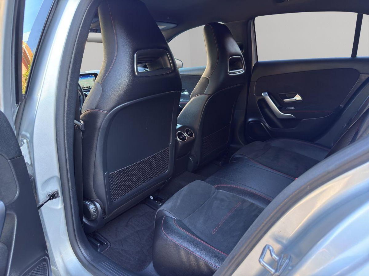 Mercedes-Benz Classe A Sedan 180 d Automatic 4p. Premium (14)