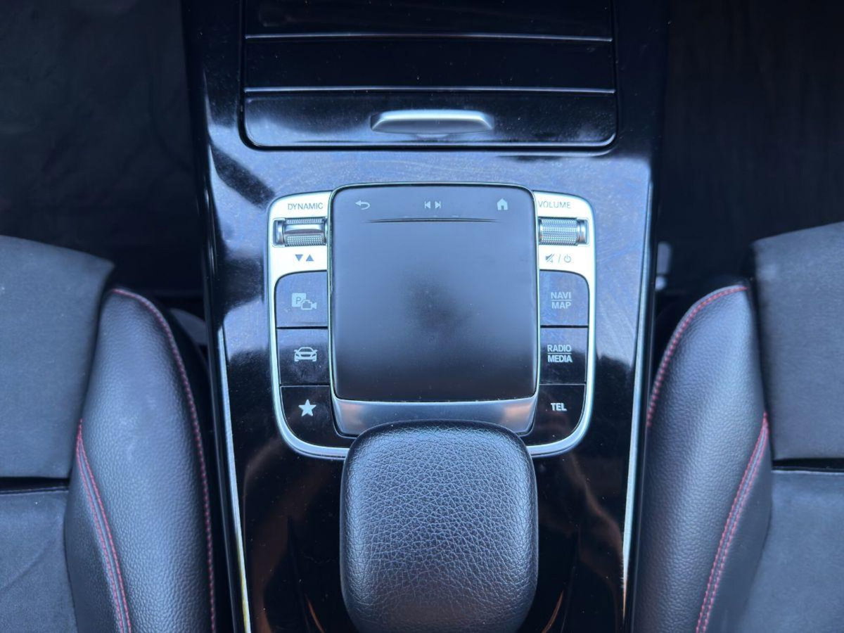 Mercedes-Benz Classe A Sedan 180 d Automatic 4p. Premium (18)