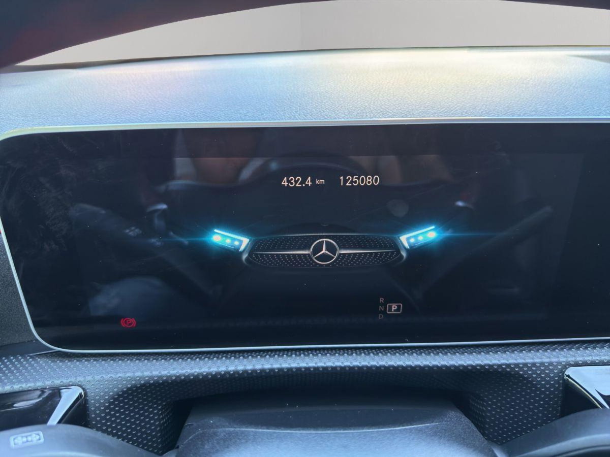 Mercedes-Benz Classe A Sedan 180 d Automatic 4p. Premium (20)