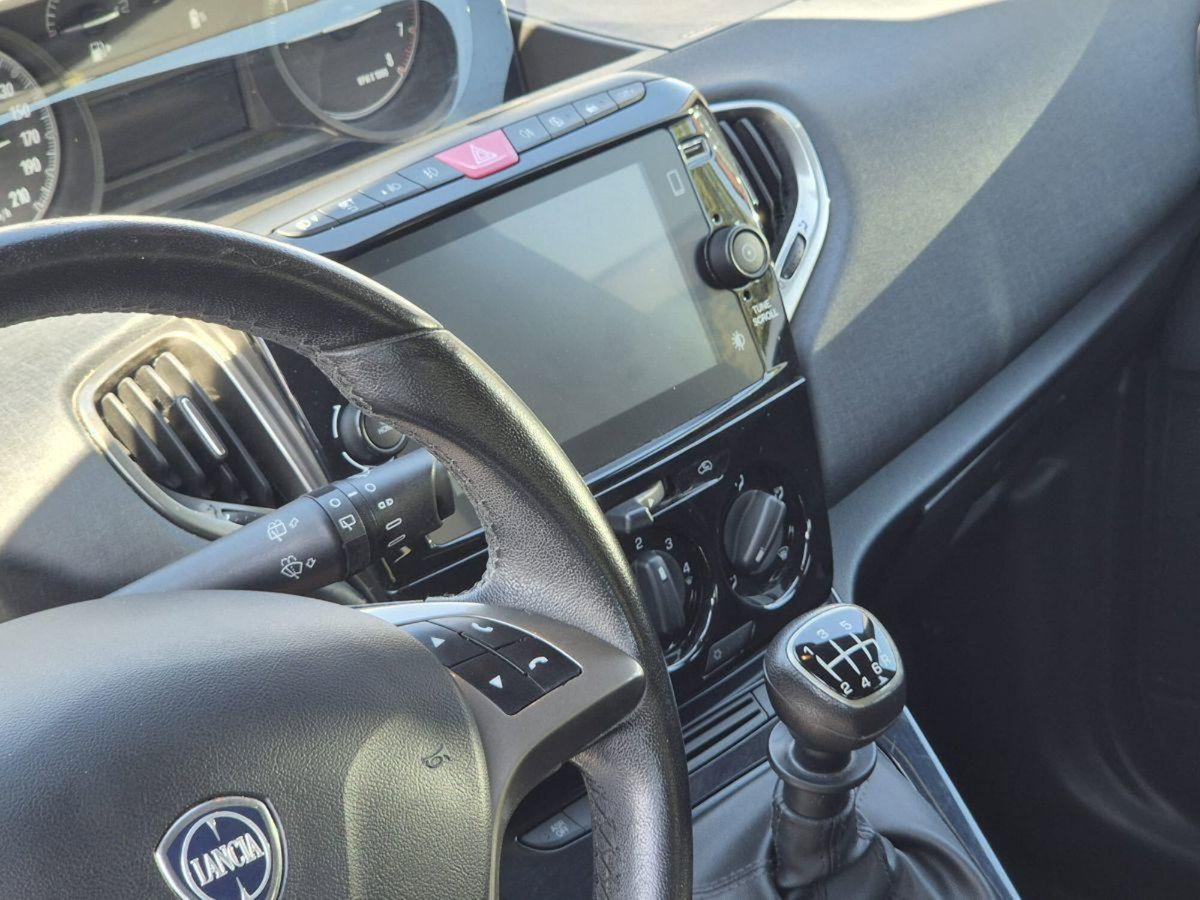 Lancia Ypsilon 1.0 FireFly 5 porte S&S Hybrid Gold Plus (13)