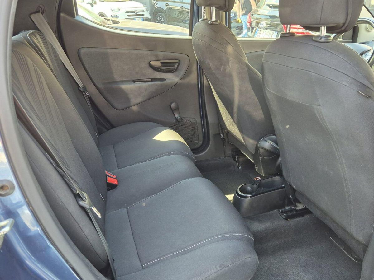 Lancia Ypsilon 1.0 FireFly 5 porte S&S Hybrid Gold Plus (14)