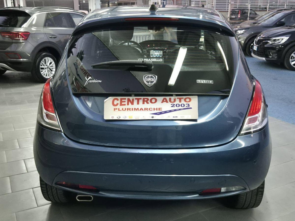 Lancia Ypsilon 1.0 FireFly 5 porte S&S Hybrid Gold Plus (4)