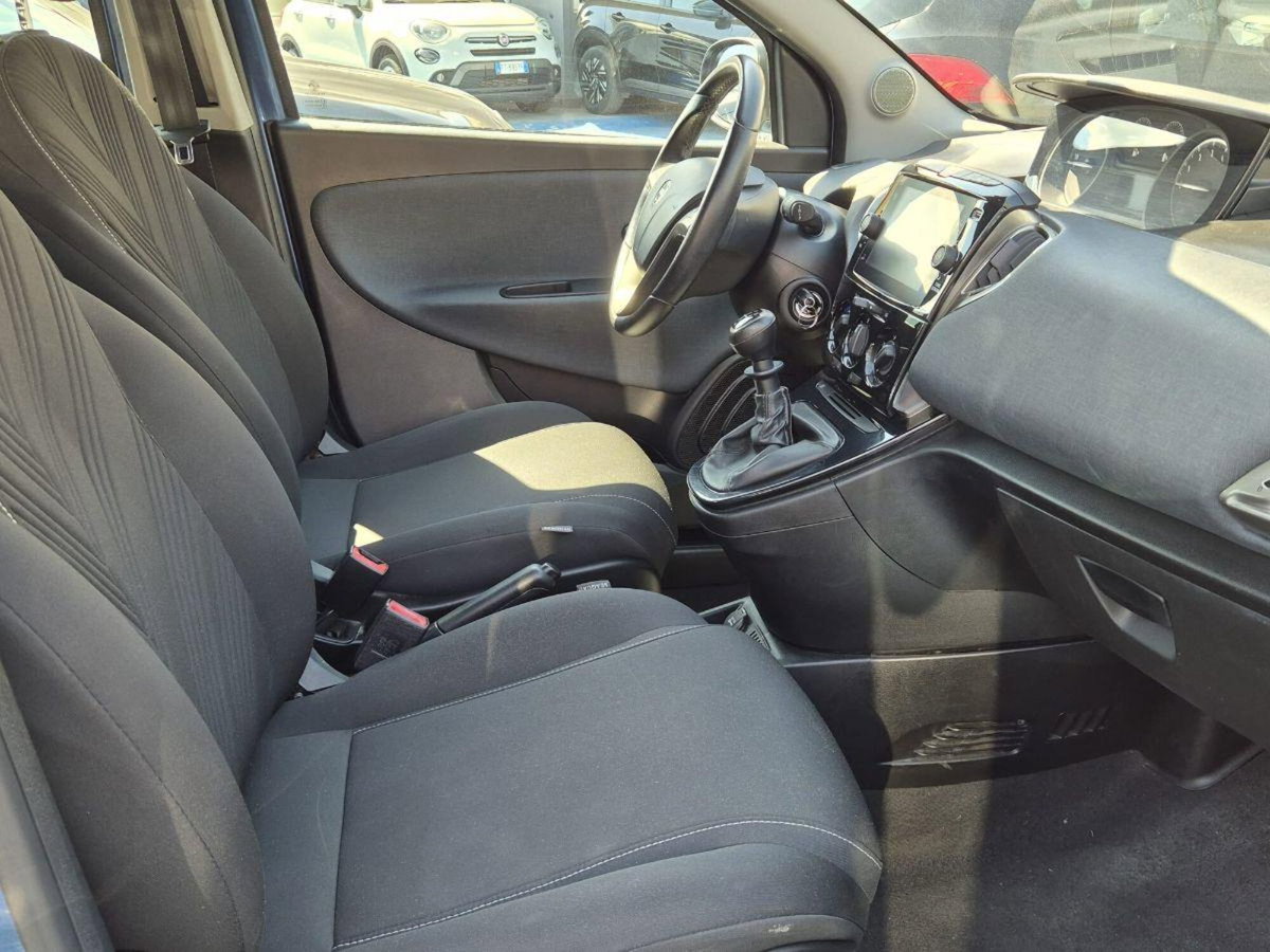 Lancia Ypsilon 1.0 FireFly 5 porte S&S Hybrid Gold Plus (5)