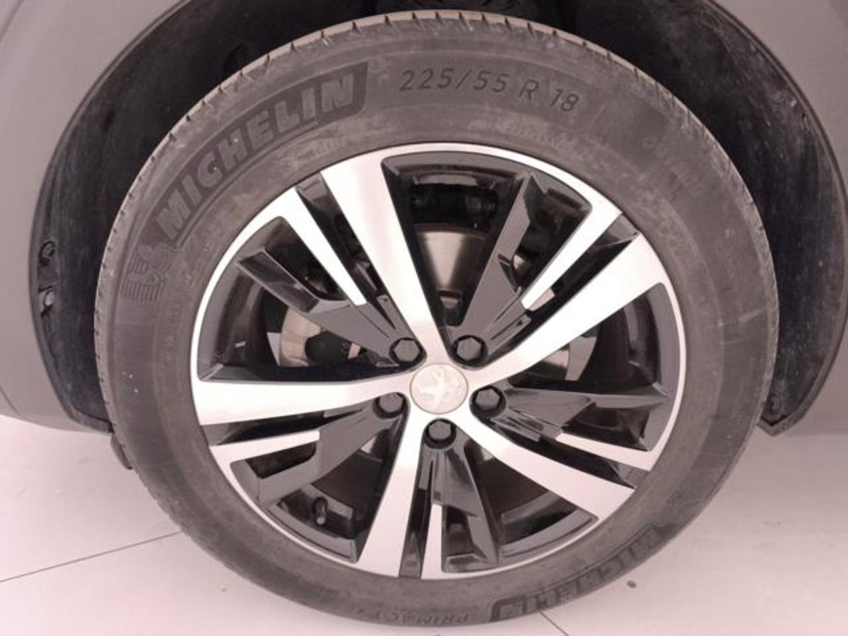 Peugeot 3008 BlueHDi 130 S&S EAT8 GT Pack (9)
