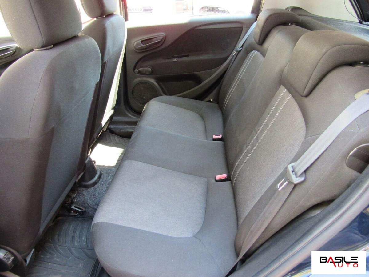 Fiat Punto 1.3 MJT II 75 CV 5 porte Street (11)