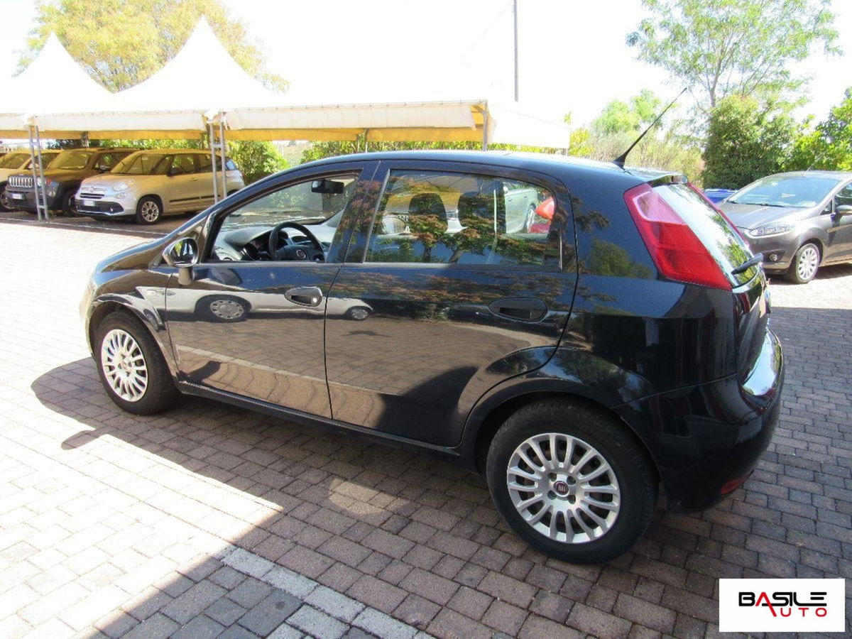 Fiat Punto 1.3 MJT II 75 CV 5 porte Street (6)