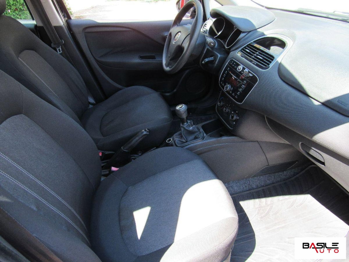 Fiat Punto 1.3 MJT II 75 CV 5 porte Street (9)