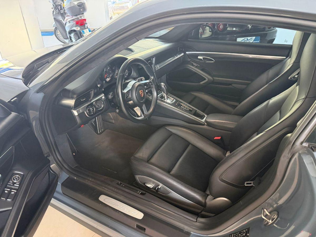 Porsche 911 Coupé 3.0 Carrera 4 (11)