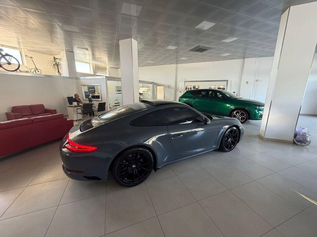 Porsche 911 Coupé 3.0 Carrera 4 (4)