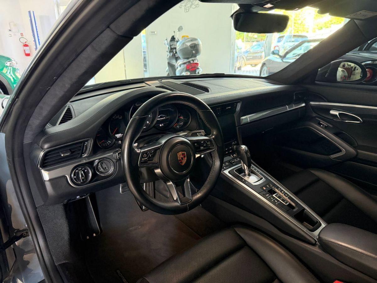 Porsche 911 Coupé 3.0 Carrera 4 (8)