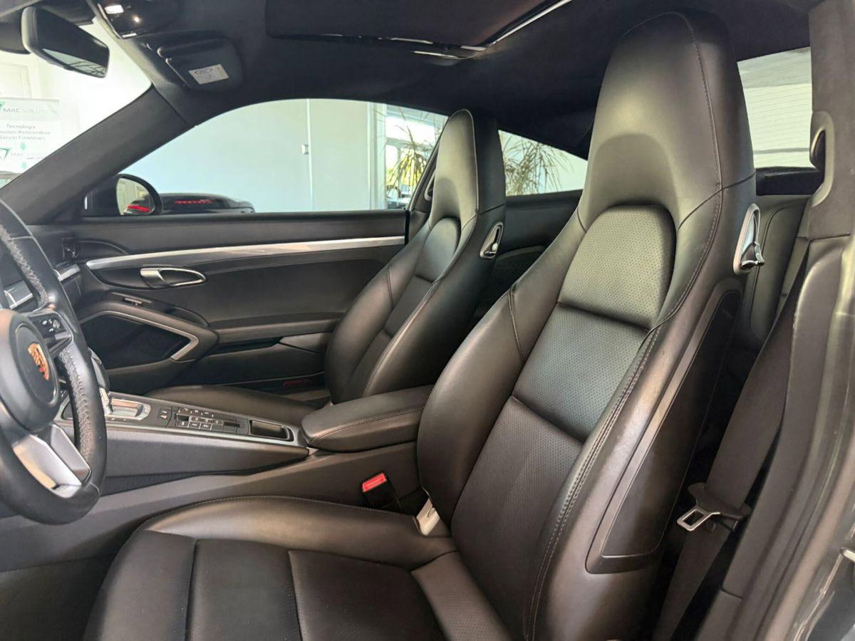 Porsche 911 Coupé 3.0 Carrera 4 (9)