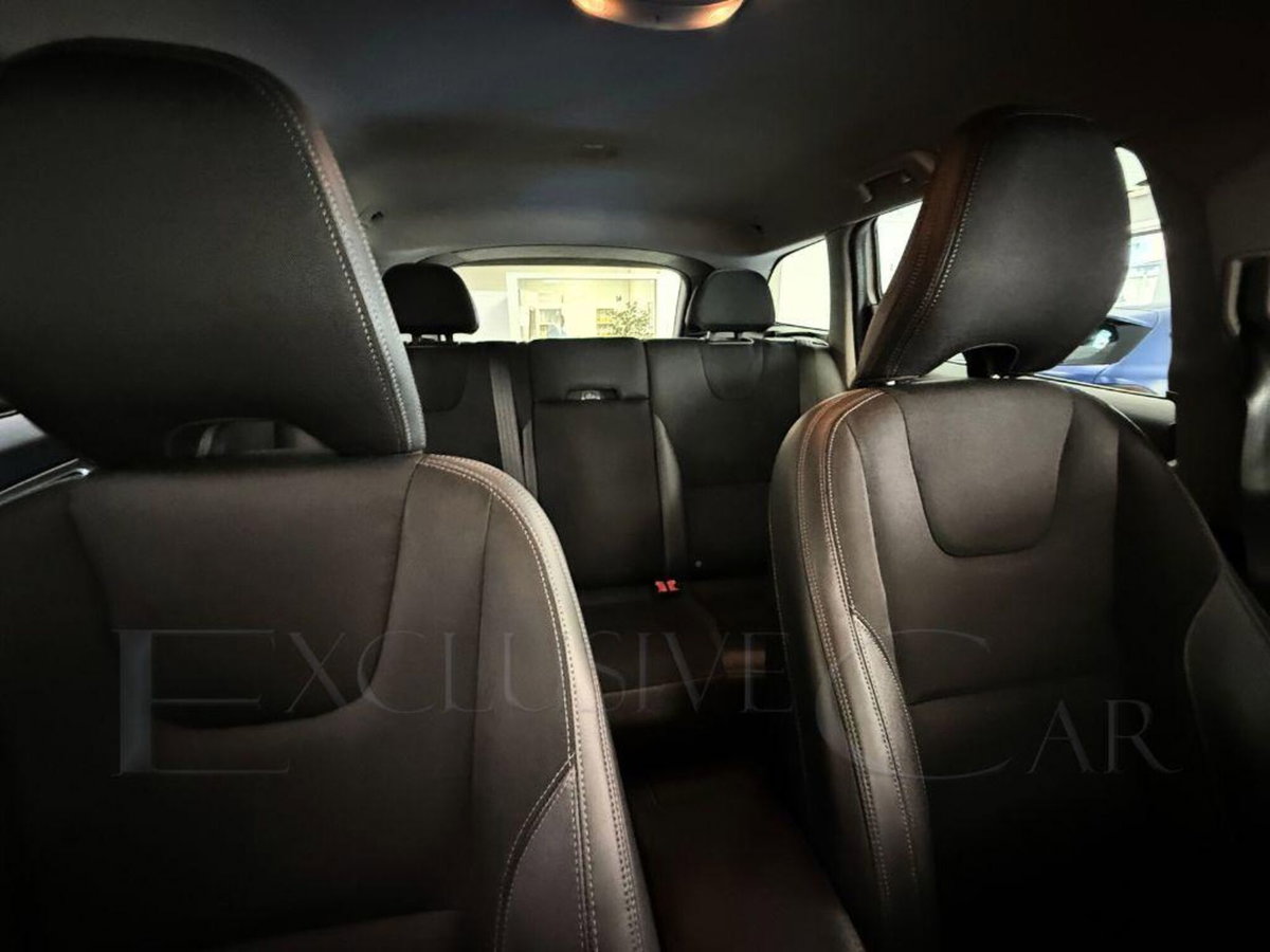 Volvo XC60 D4 AWD Momentum (13)