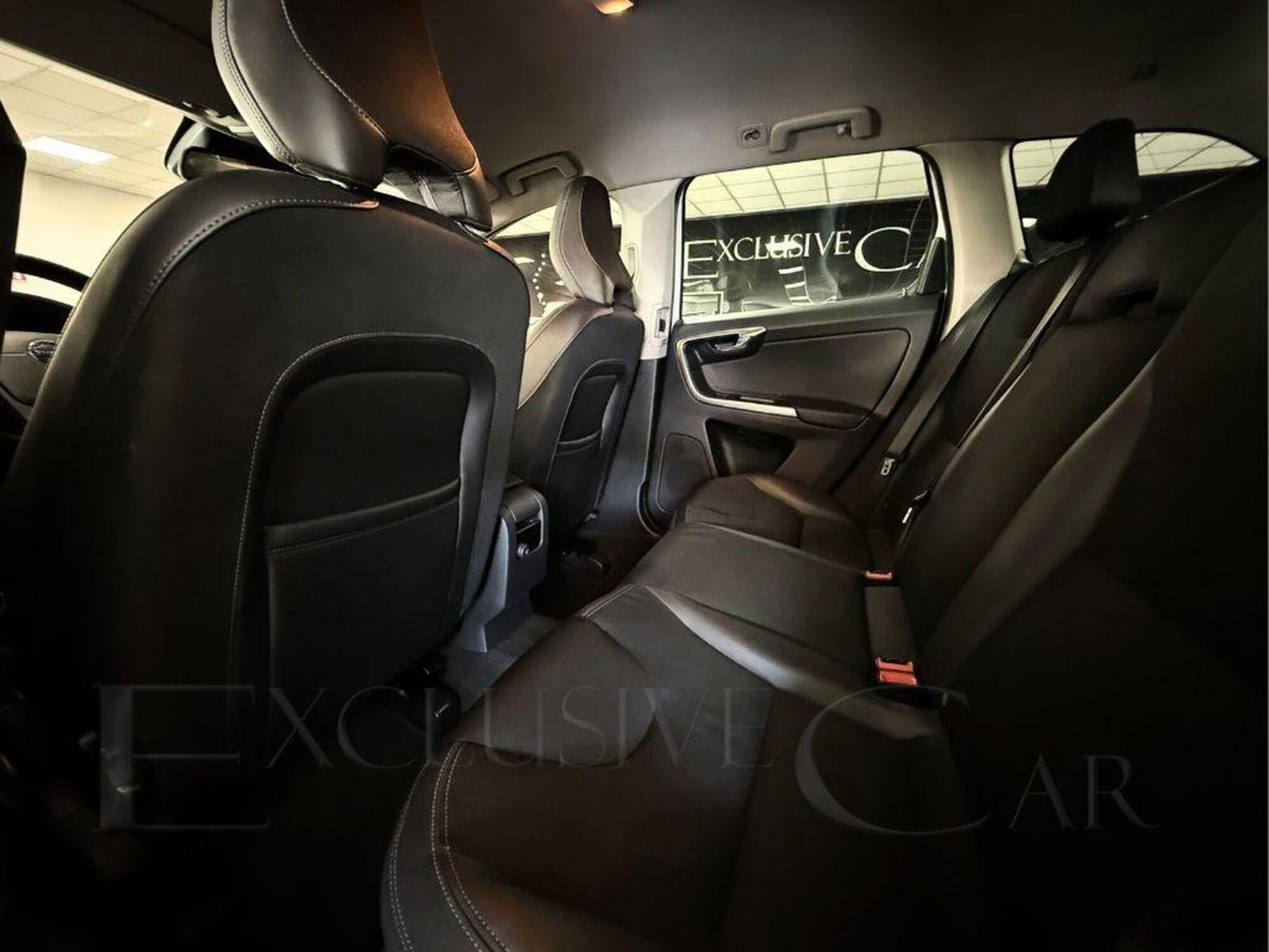 Volvo XC60 D4 AWD Momentum (17)