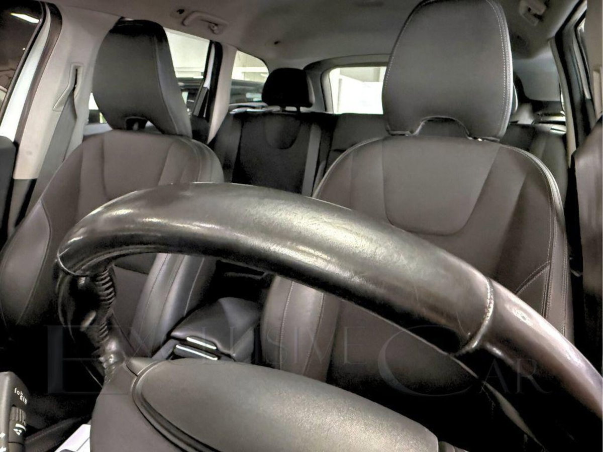 Volvo XC60 D4 AWD Momentum (18)
