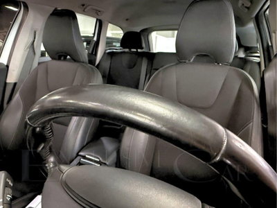 Volvo XC60 D4 AWD Momentum (18)