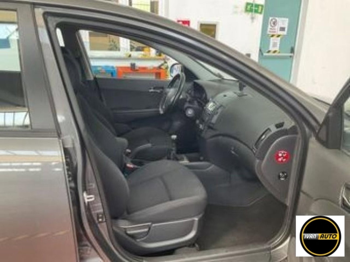Hyundai i30 Station Wagon 1.6 16V 126CV Active (7)
