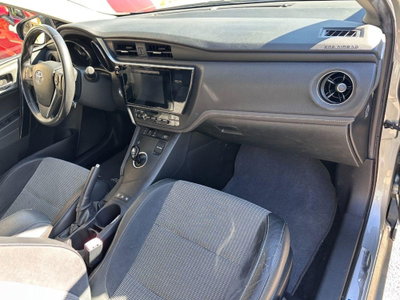 Toyota Auris Station Wagon 1.8 Hybrid Lounge (16)